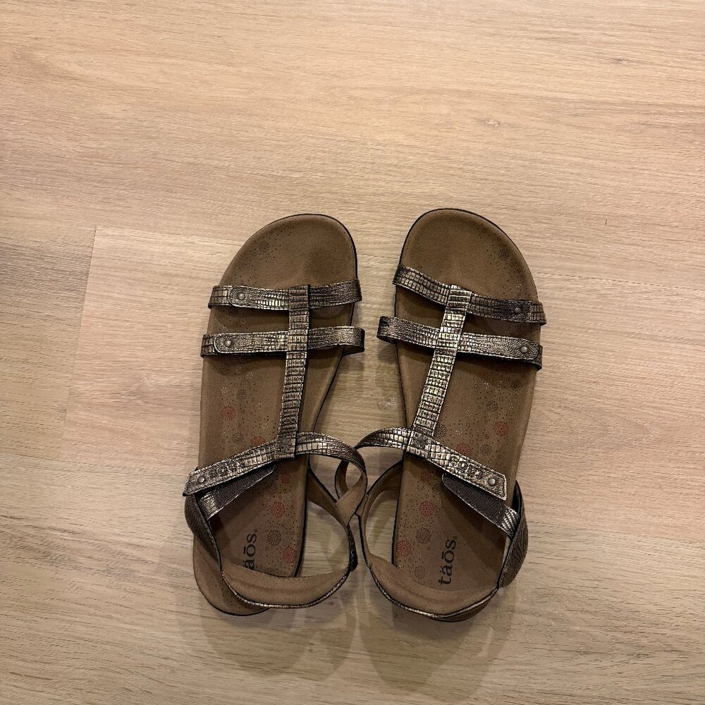 Taos Metallic Strappy Comfort Sandals – Supportive Footbed Size 42